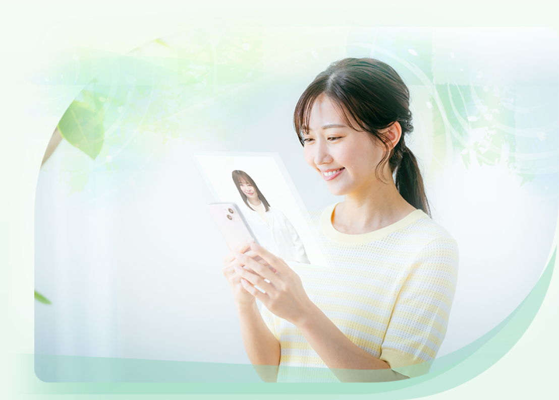 タブレットでオンライン診療を利用する女性